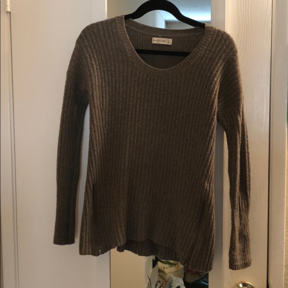 Tunic sweater with zipper detail